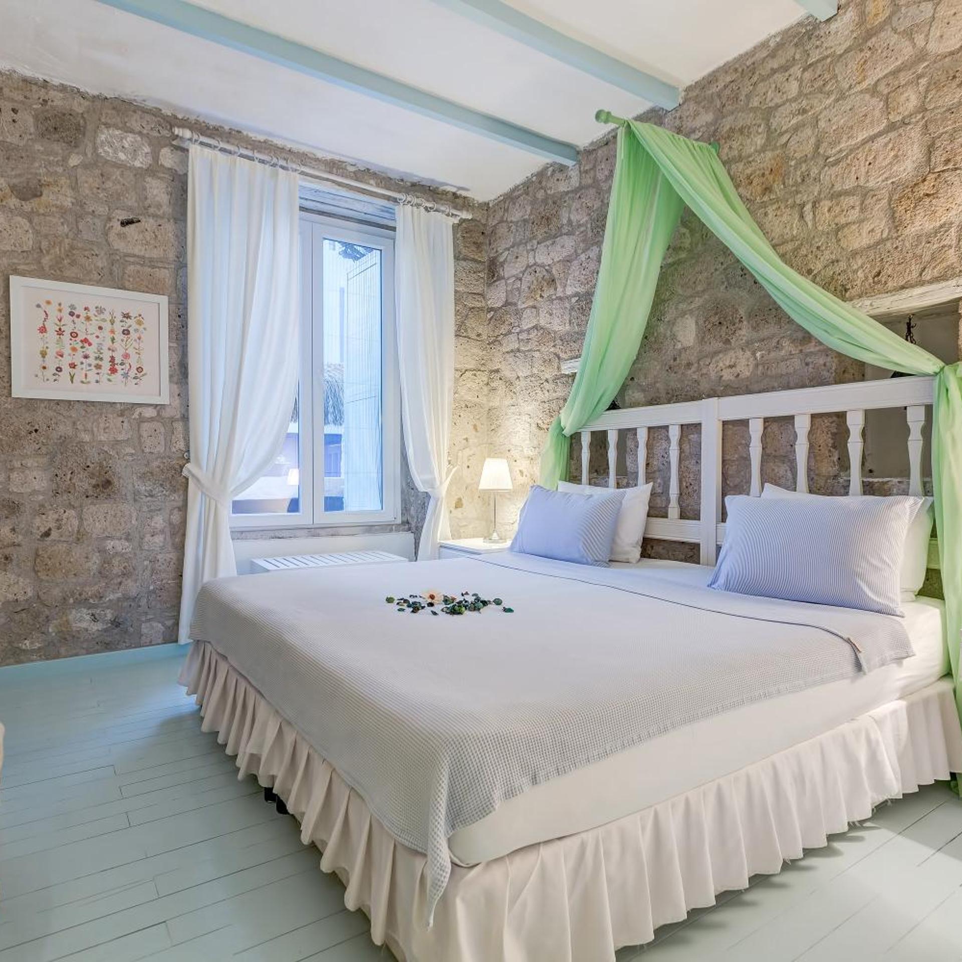 Standard, Double or Twin Bed