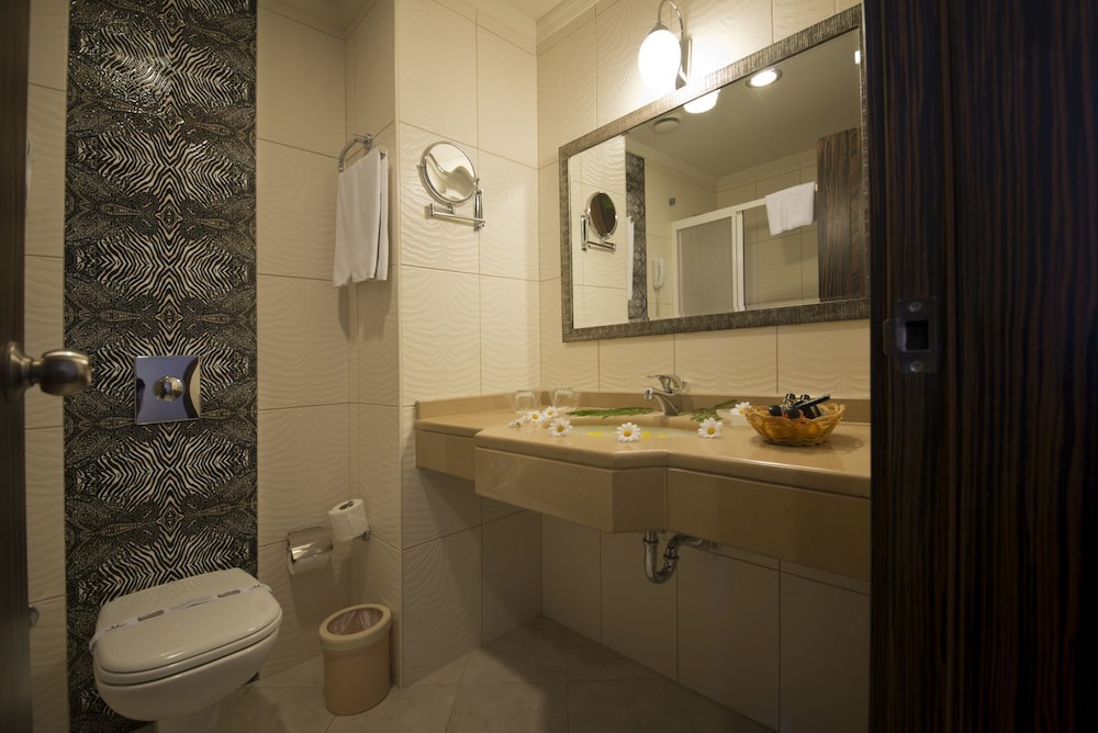 Aydinbey Kings Palace Spa and Resort Hotel 64/64