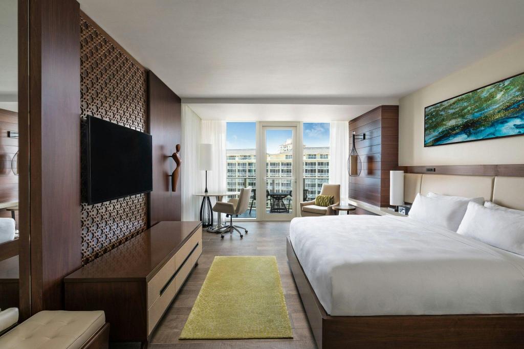 Plus, Guest Room, King Bed, Gulf View, Balcony