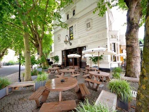 The Warrington Hotel 17/18