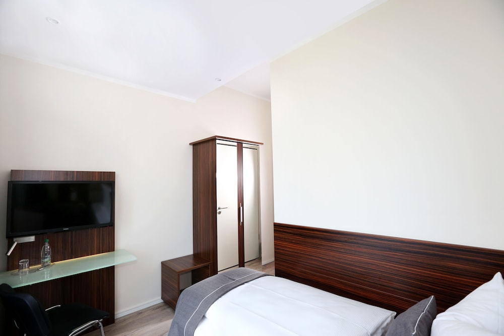 H24 Hoteltow 16/34
