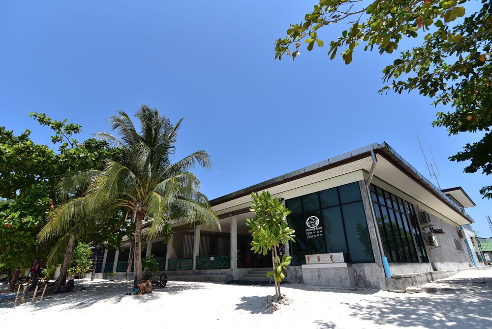 Varin Beach Resort 7/75