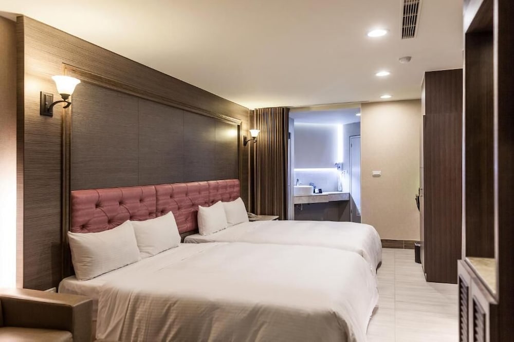 Maple Hotel 24/65