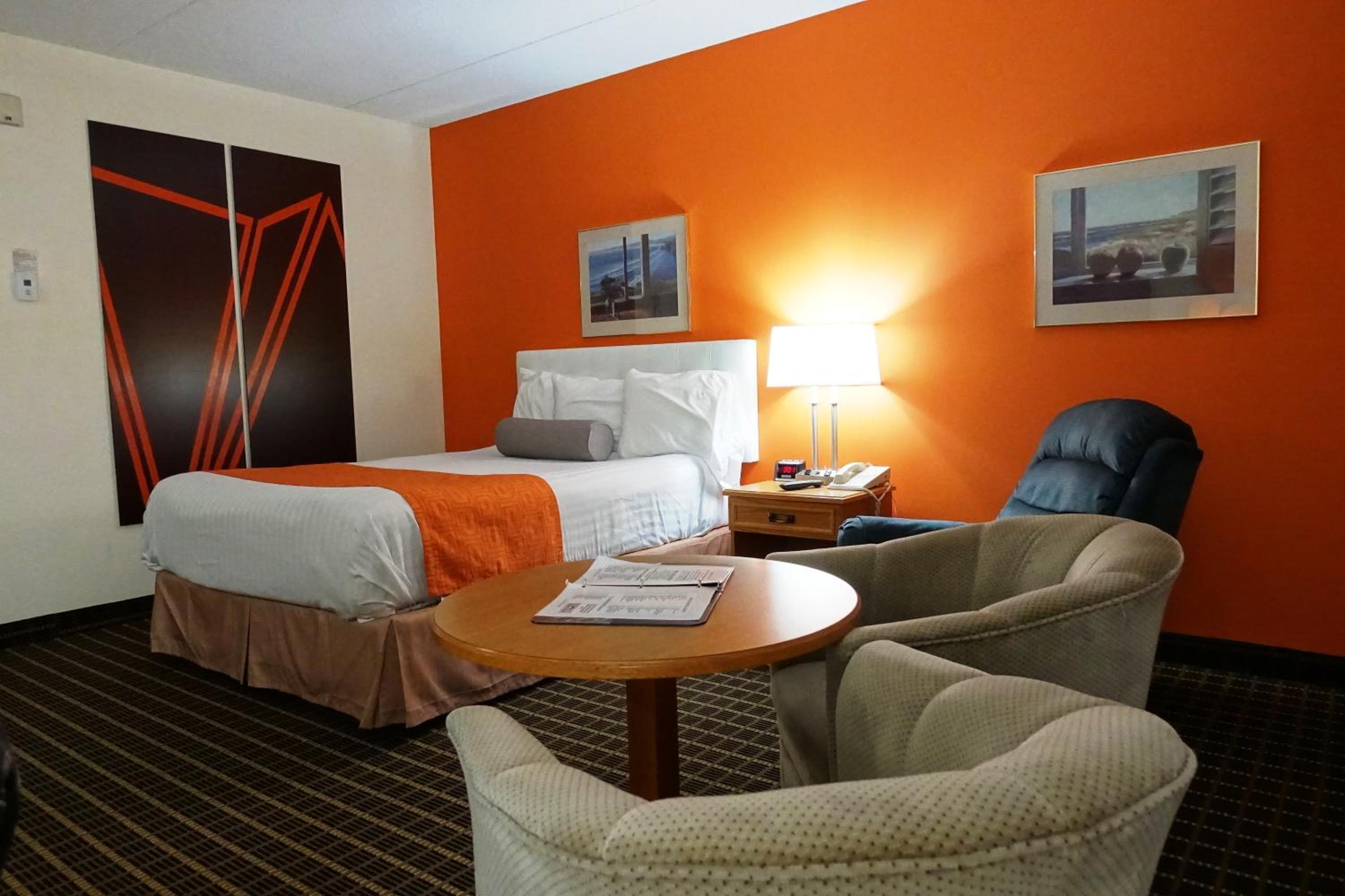 Howard Johnson by Wyndham Tillsonburg 21/28