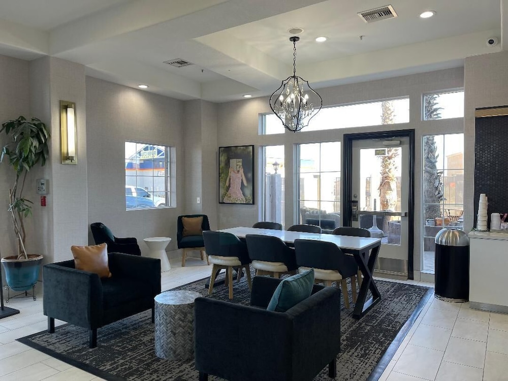 La Quinta Inn & Suites by Wyndham Hesperia Victorville 29/44