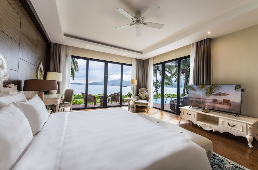 2 Bedrooms, Villa, King and Twin Beds, Beach Front, Private Pool