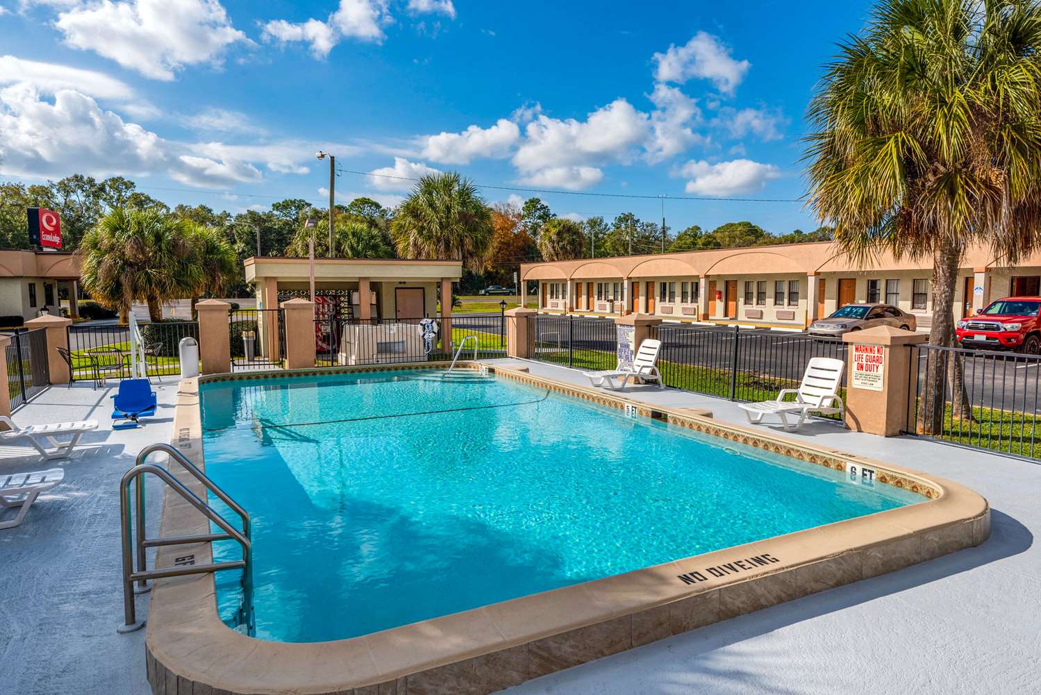 Econo Lodge Crystal River 25/26