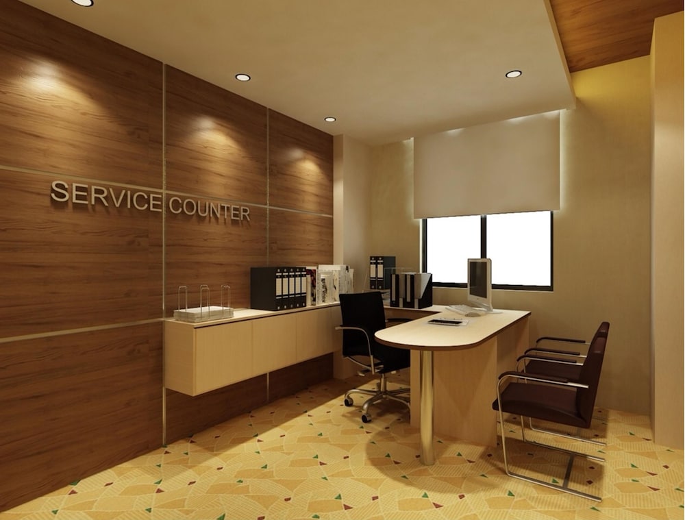 HALLMARK CROWN HOTEL 47/59