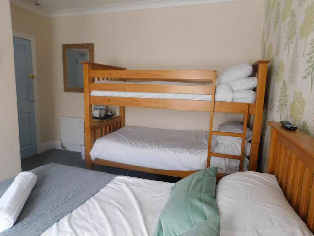 St. Weonards Hotel 4/33