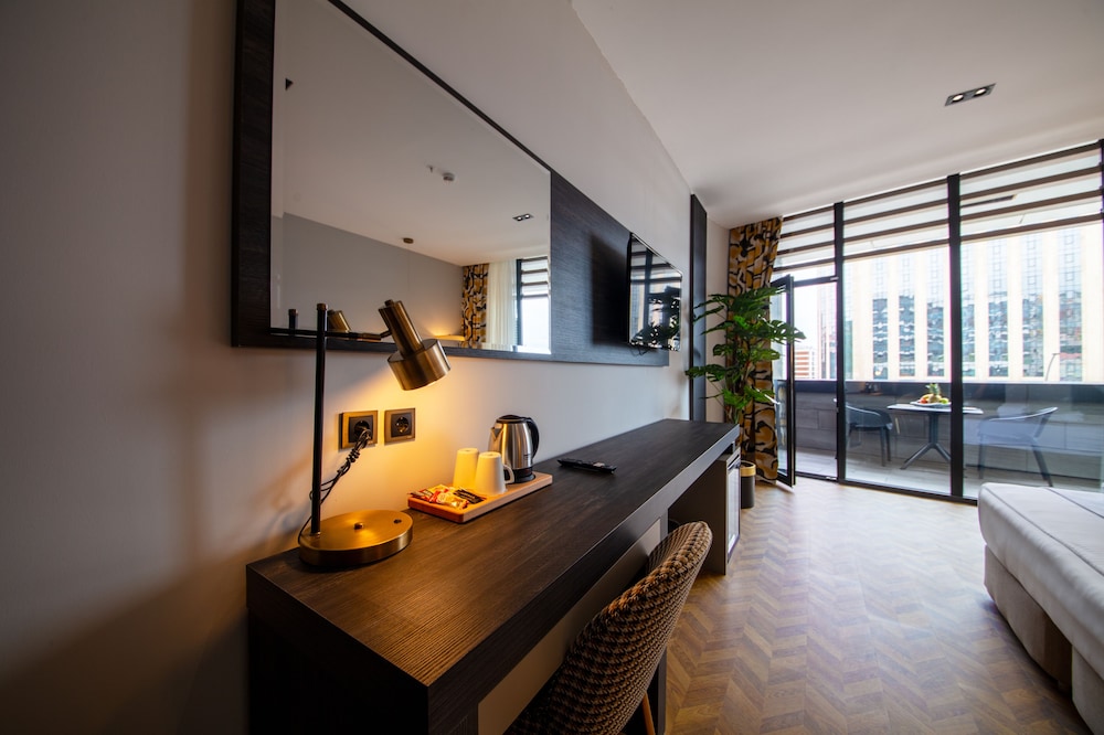 V CENTER HOTEL 36/65
