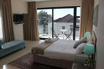 Open Plan, Sea View, Top Floor