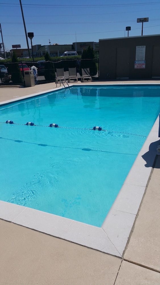 Spark by Hilton Akron Fairlawn 24/46