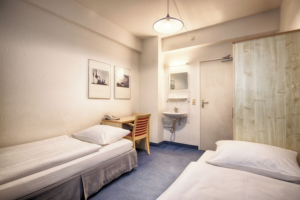 Enjoy Hostel Berlin City West 14/45
