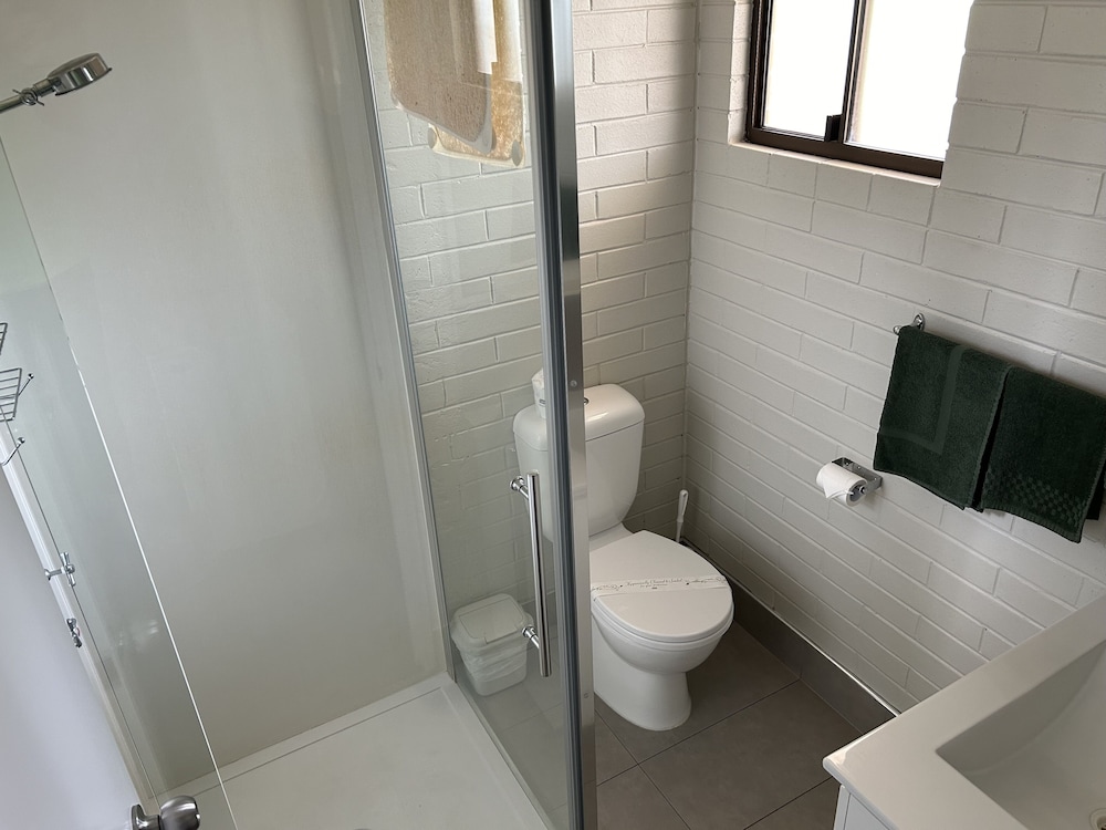 Barcaldine Country Motor Inn 41/45