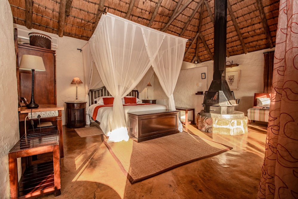 Tanamera Lodge 7/47