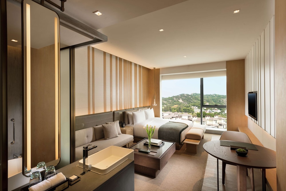 Joyze Hotel Xiamen Curio Collection By Hilton 25/38