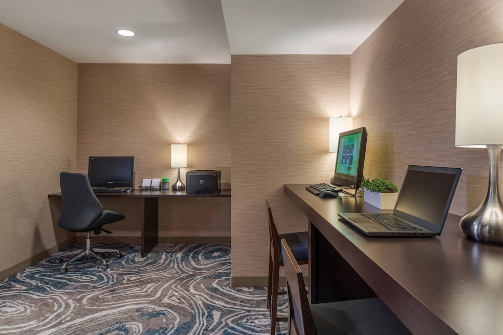 Courtyard Marriott City Center 24/39
