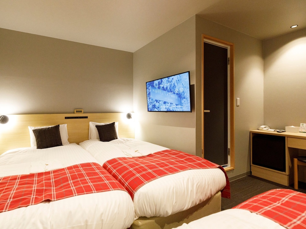 HOLLYWOOD, TWIN BEDS