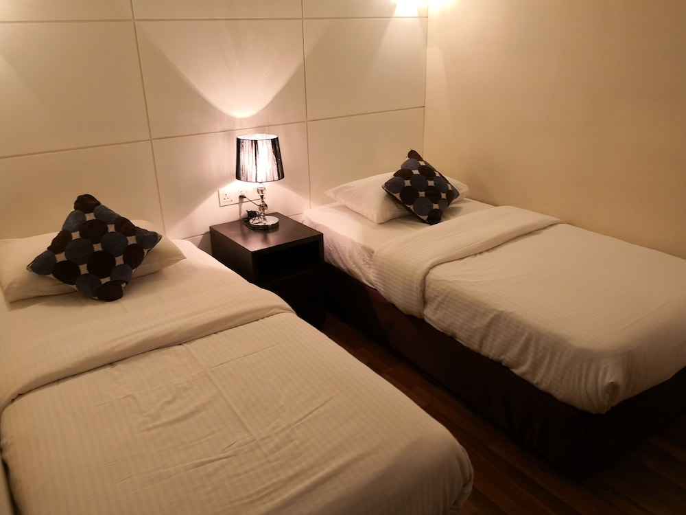 Hotel Six Seasons 30/50