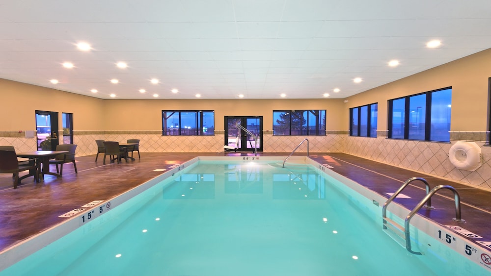 Holiday Inn Express Hotel Suites Colby 5/60
