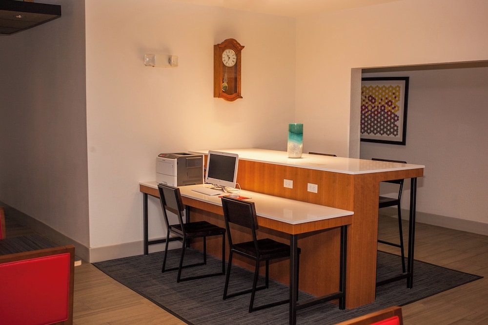 Holiday Inn Express and Suites Logan an IHG Hotel 53/71