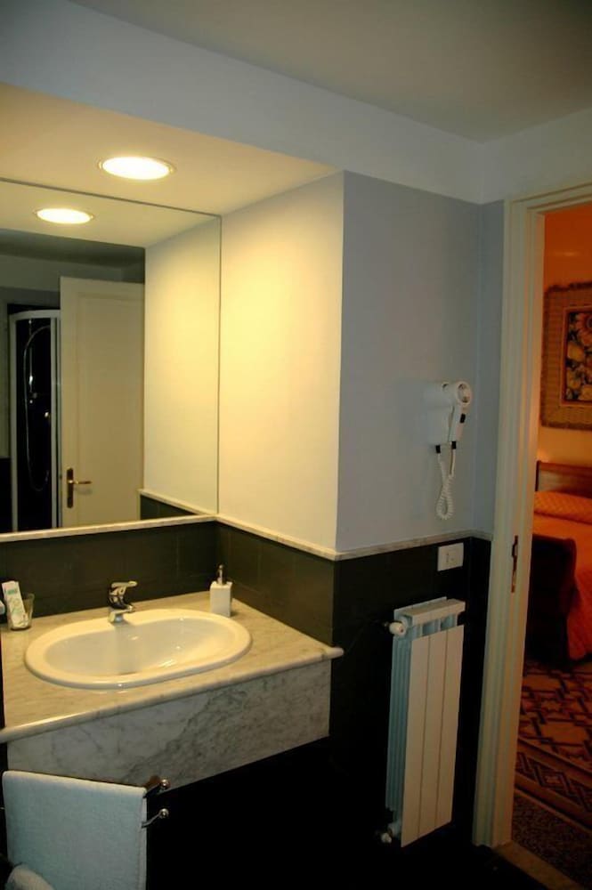 suite, private bathroom