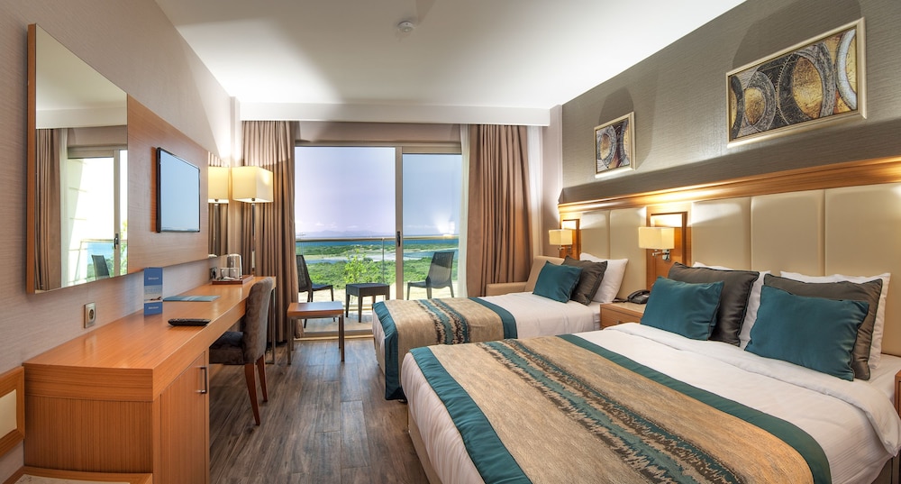Aquasis De Luxe Resort 6/28