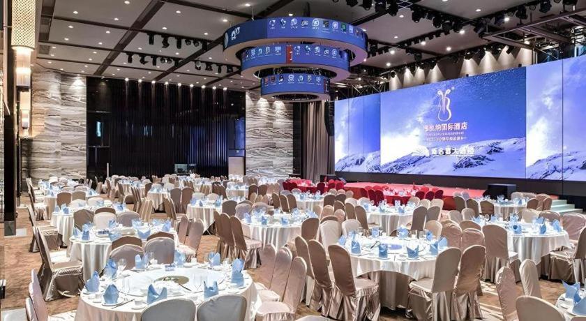 Vienna International Hotel (Foshan Flower World) 41/51