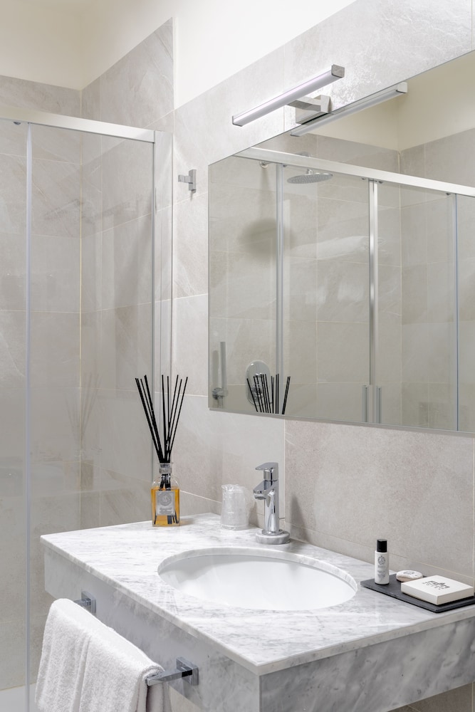 Flom Boutique Hotel 44/50