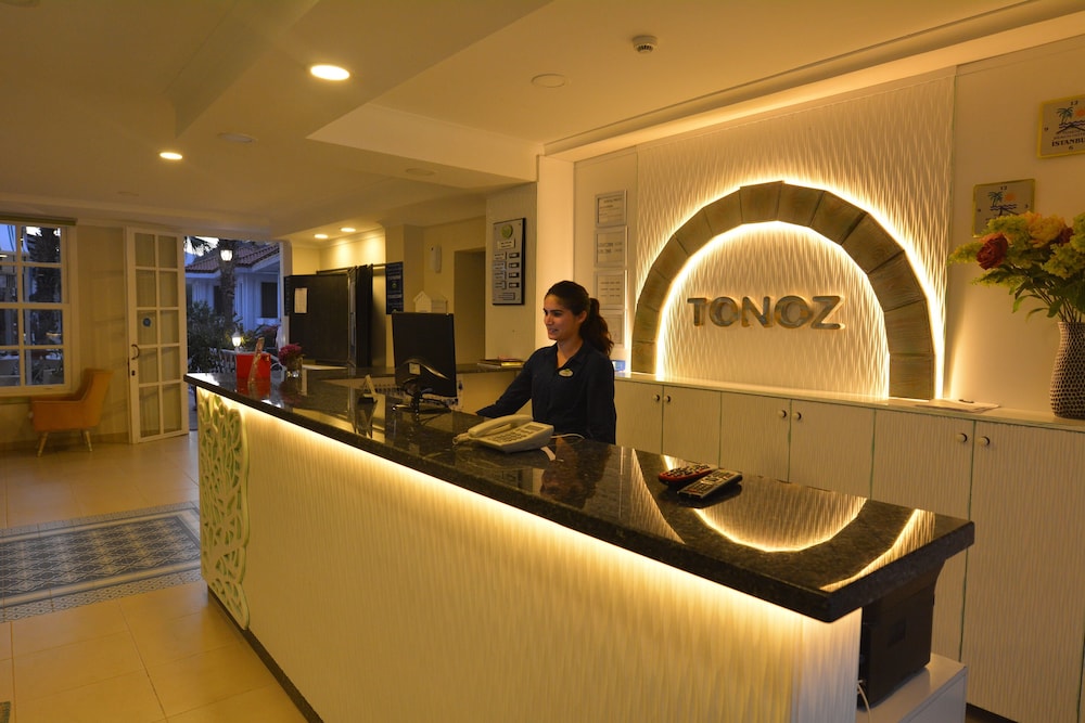 Tonoz Beach Hotel 8/69