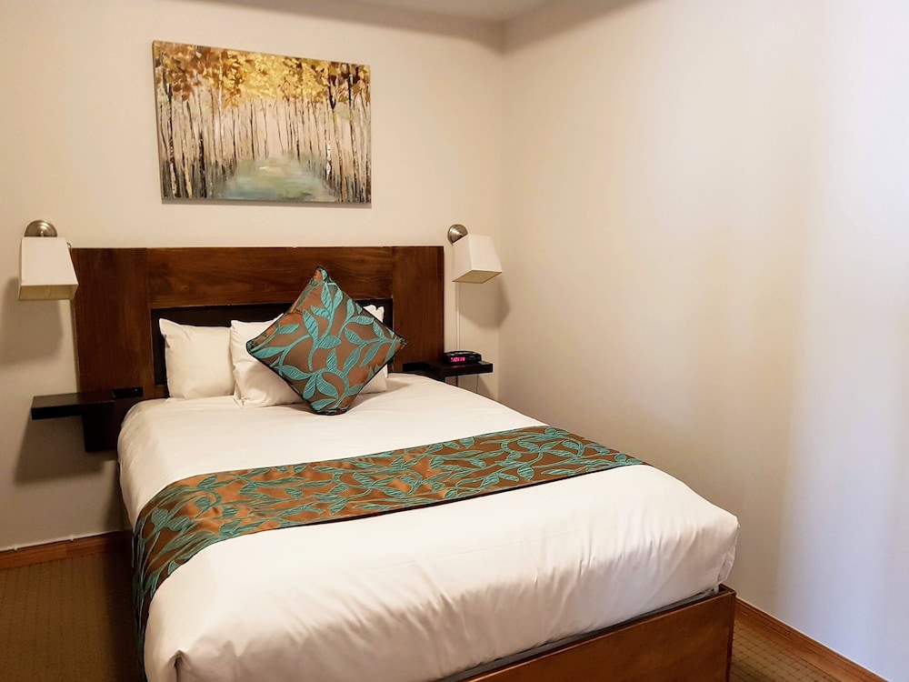 2 BEDROOMS, CONDO, STANDARD, MOUNTAIN VIEW, BALCONY