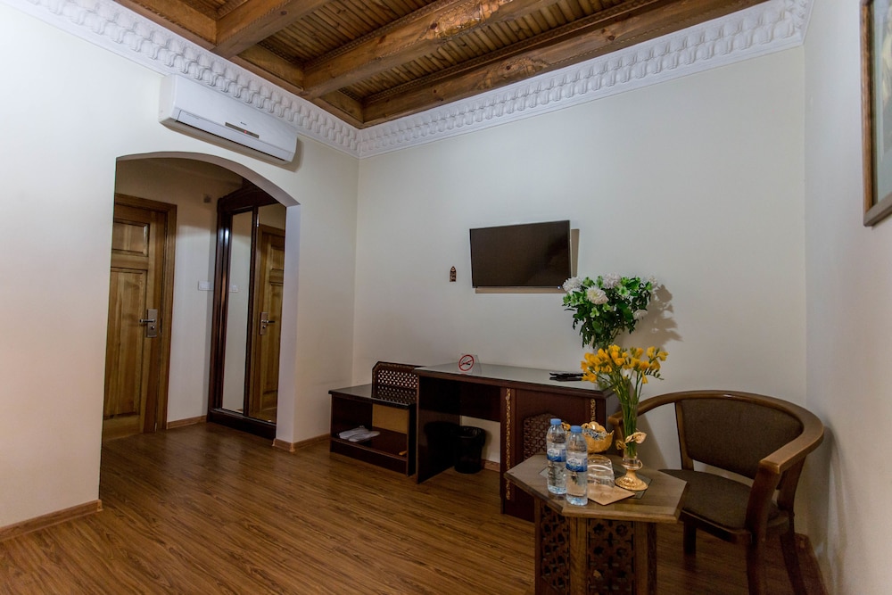 Kukaldosh Hotel 43/73