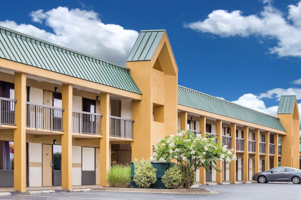 Super 8 by Wyndham Garysburg/Roanoke Rapids 1/27