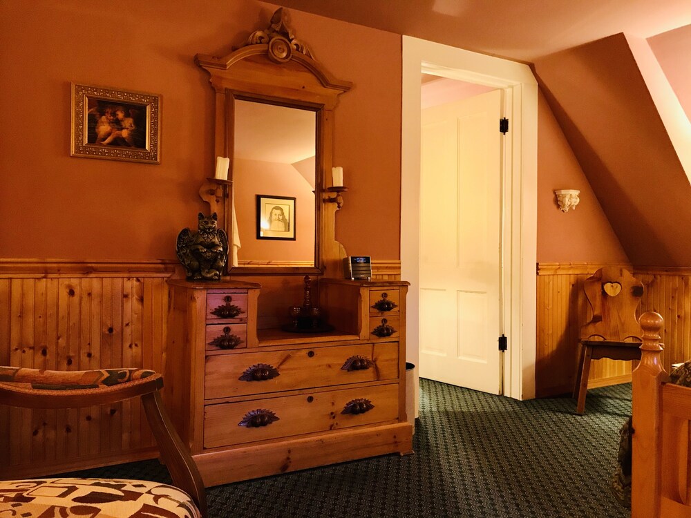 Arden Forest Inn 4/72