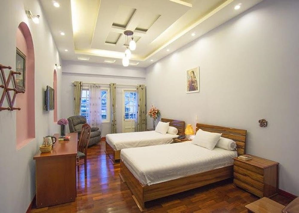 DELUXE, KING BED