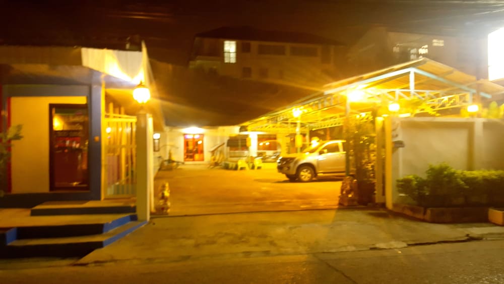 Super Hostel 50/54