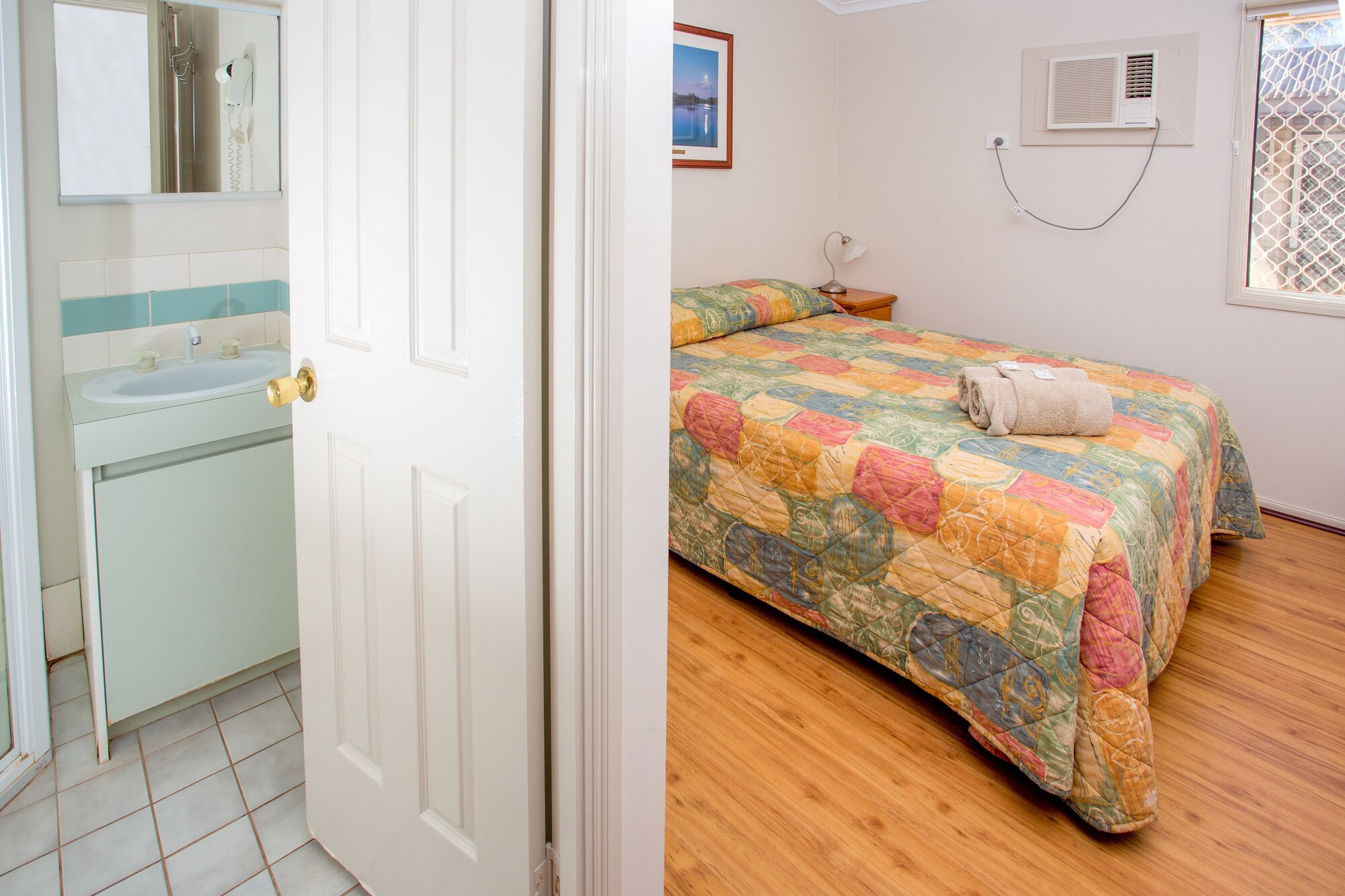 Motel, Standard, Queen Bed