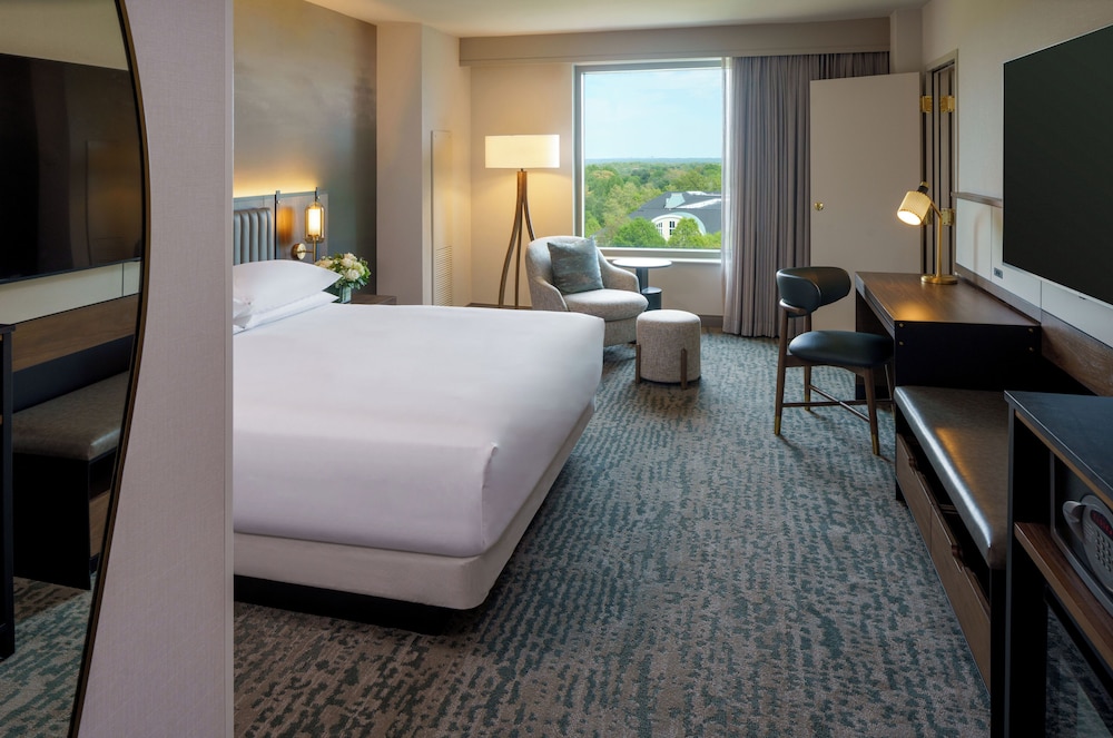Town Center, Suite