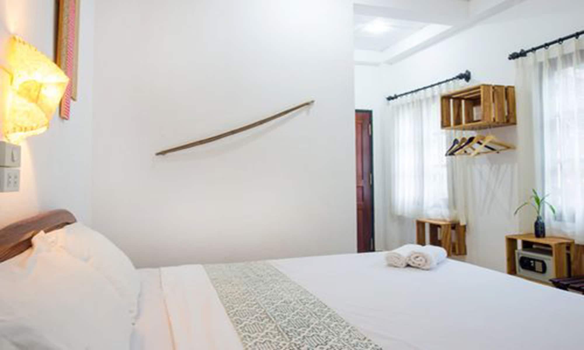 DELUXE, TWIN BEDS