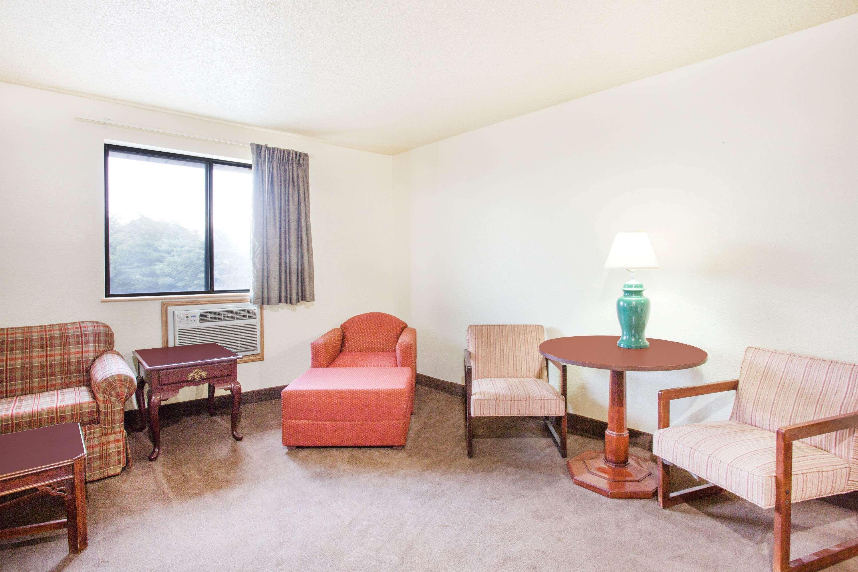 Super 8 by Wyndham Lexington VA 11/16