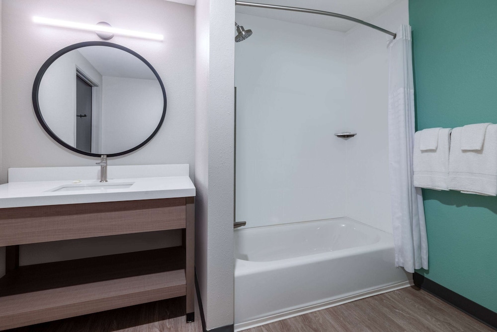 ECHO Suites Extended Stay by Wyndham Richmond West 48/49