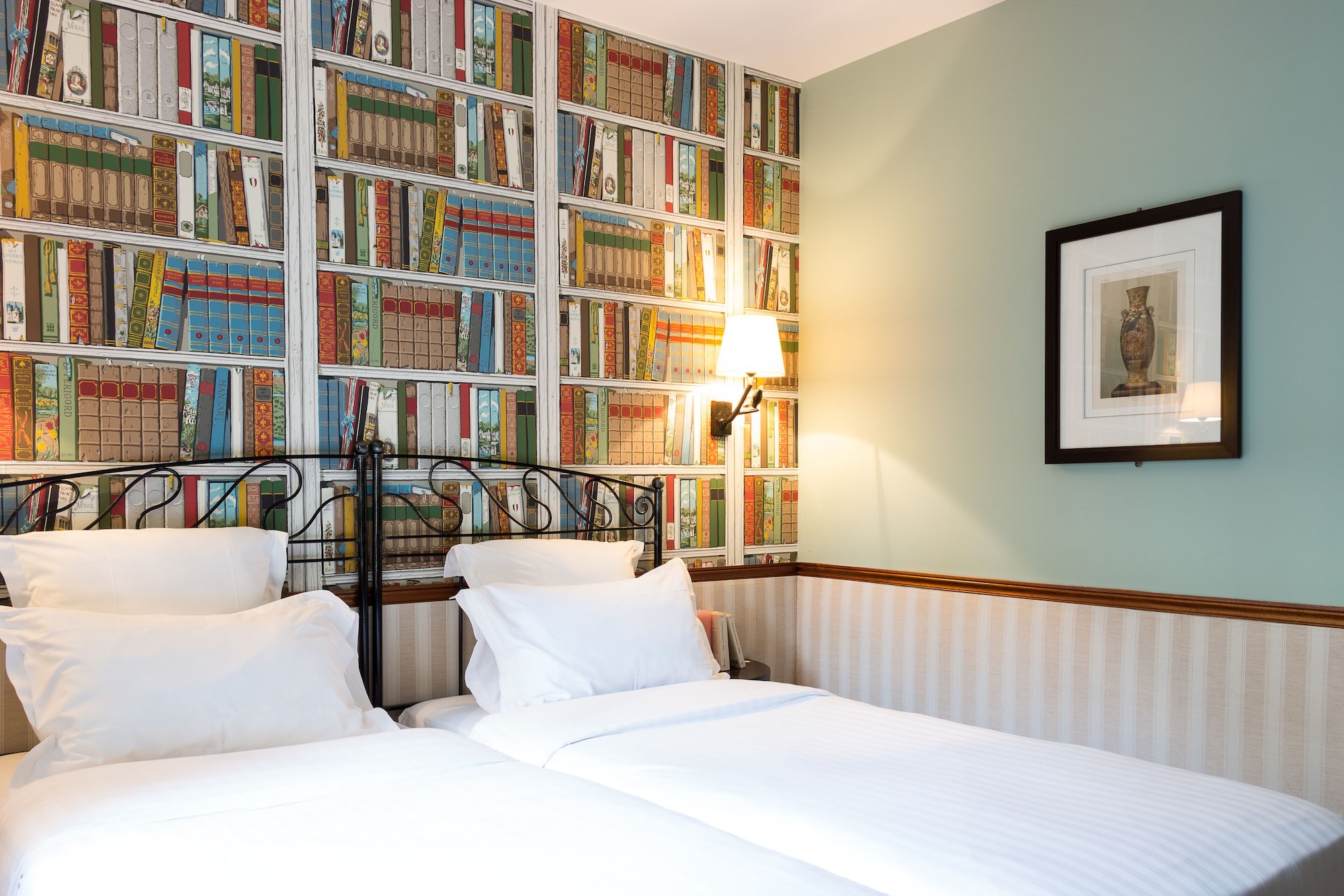 DELUXE, TWIN BEDS