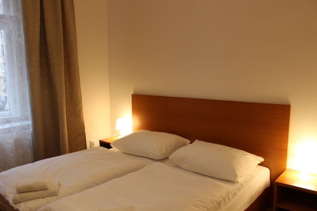 ROOM, DOUBLE BED, SHARED BATHROOM