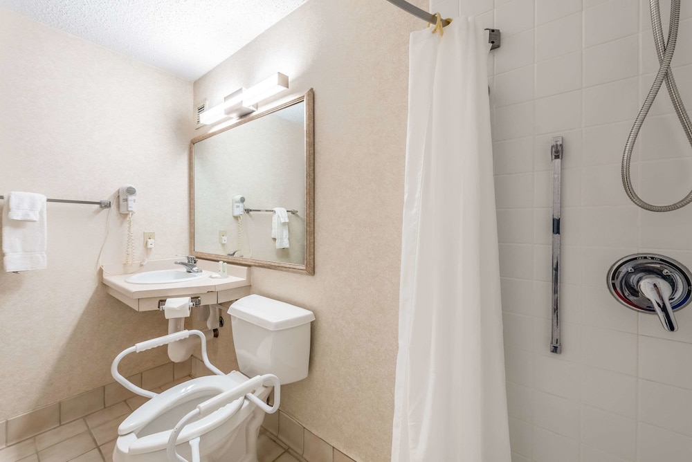Quality Inn and Suites Brainerd MN 7/39