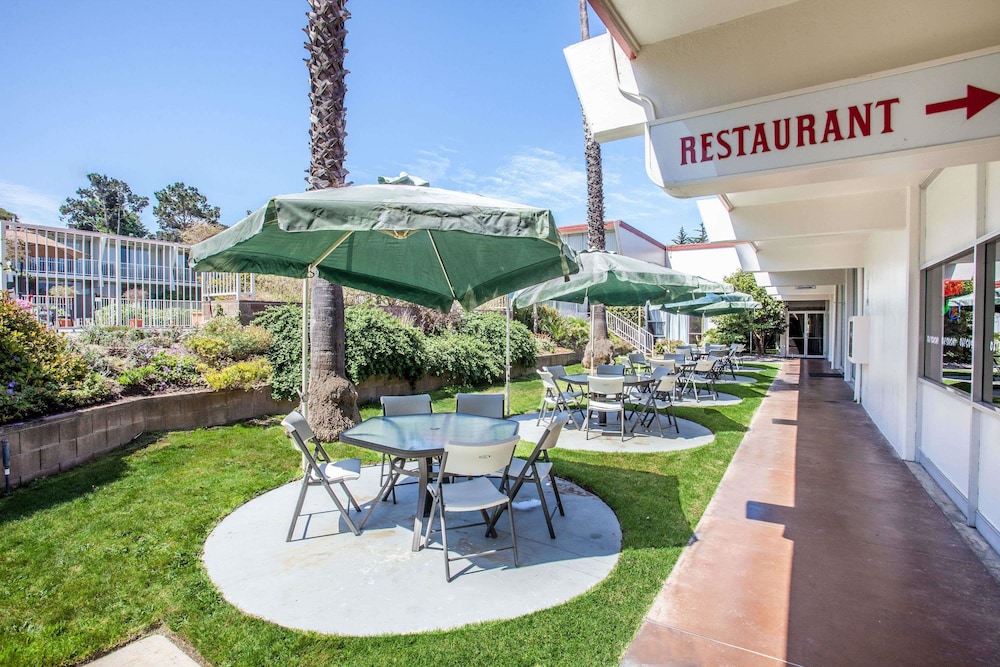 Travelodge By Wyndham Monterey Bay in MONTEREY - CA