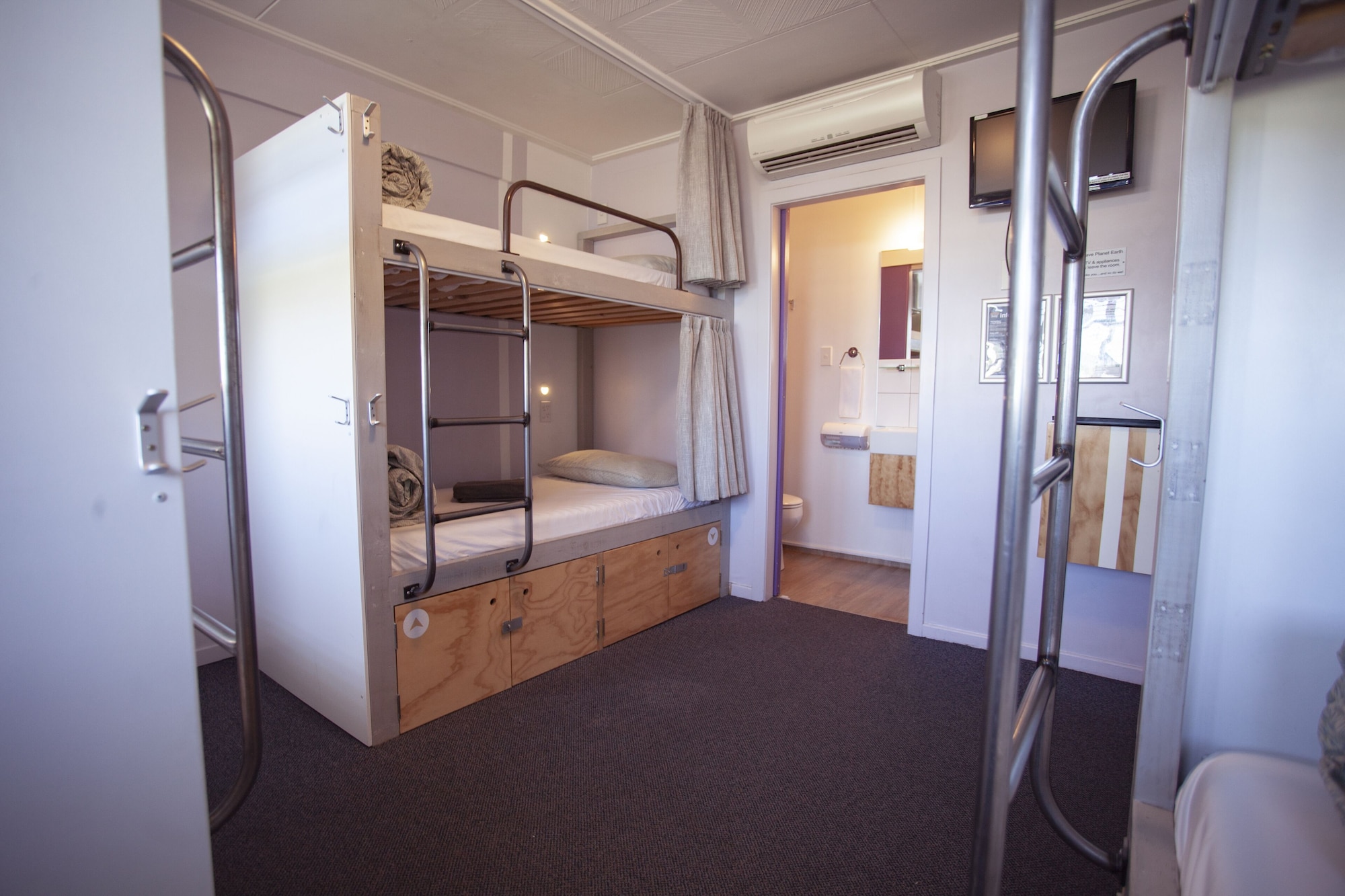 Private, 6 People, 3 Bunk Beds