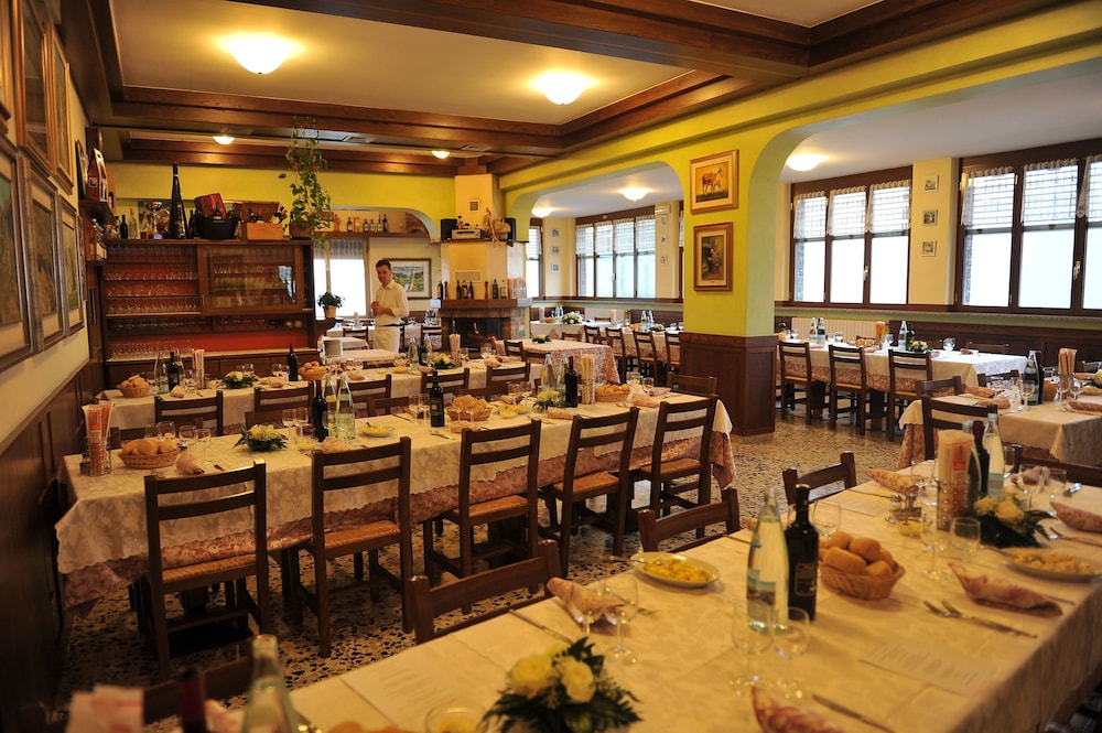Albergo Moderno 39/50