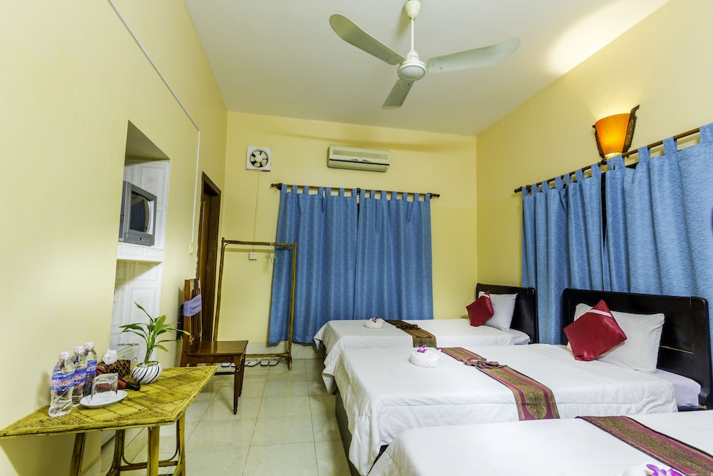 Bou Savy Guesthouse 11/68