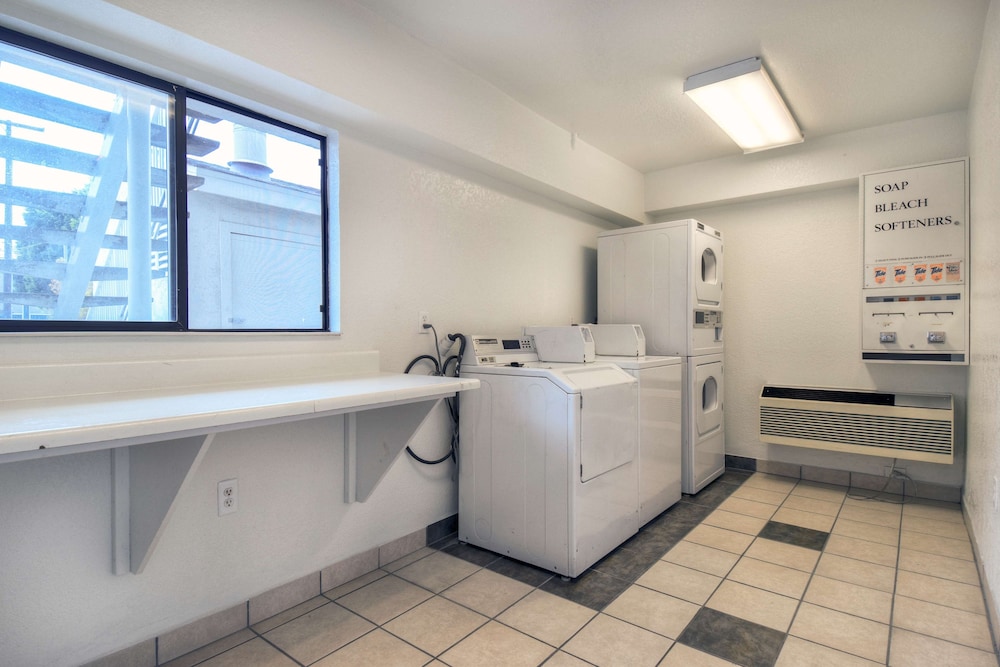 Motel6 El Monte, CA - Los Angeles 58/59