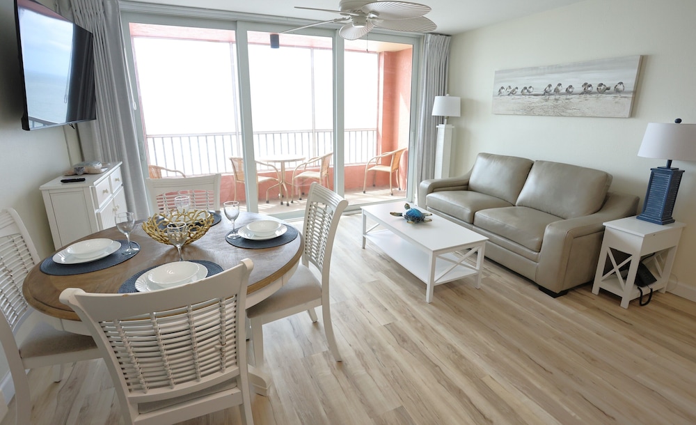 Casa Playa Resort 30/50